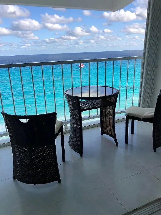 Beautiful Beach Front Pent House In Cancun!!! 0*,
