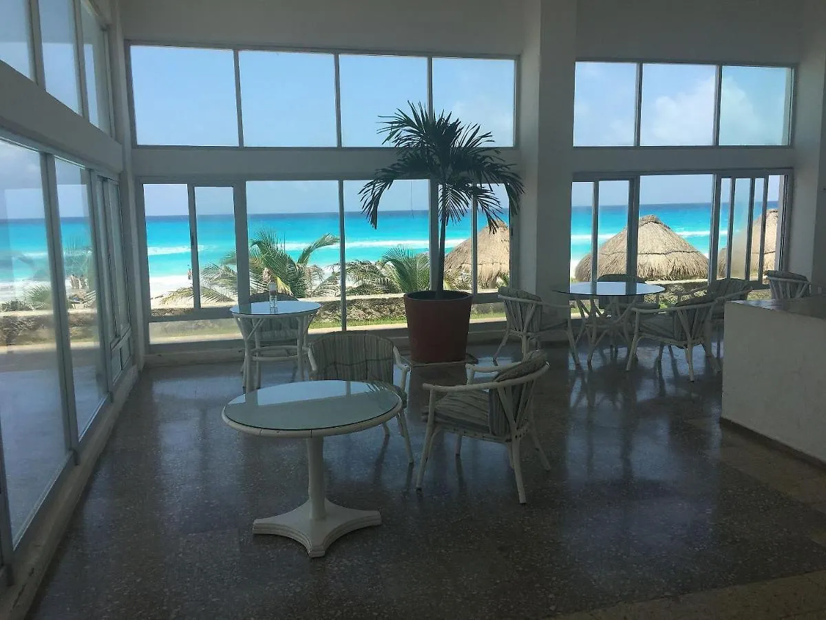 Beautiful Beach Front Pent House In Cancun!!! Messico